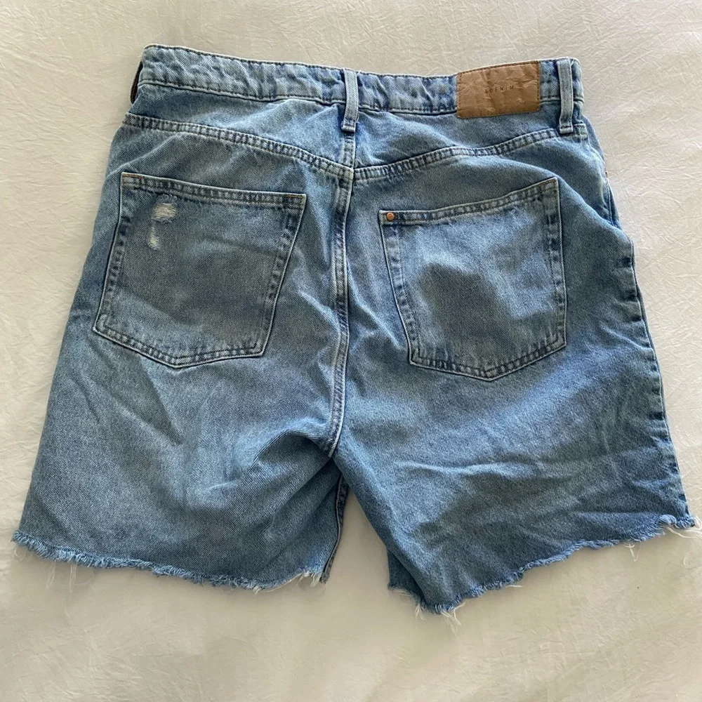 H&M Distressed Cut-off Shorts - Picture 2 of 3